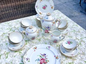 Royal Limoges – Porcelain Dinnerware Set for 11 (1950s)