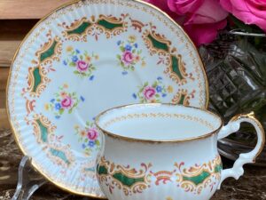 VINTAGE ELIZABETHAN TEACUP AND SAUCER SET - Gina Decor