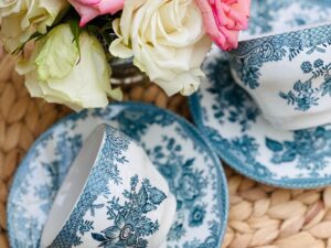Teacup and saucer - Gina Decor